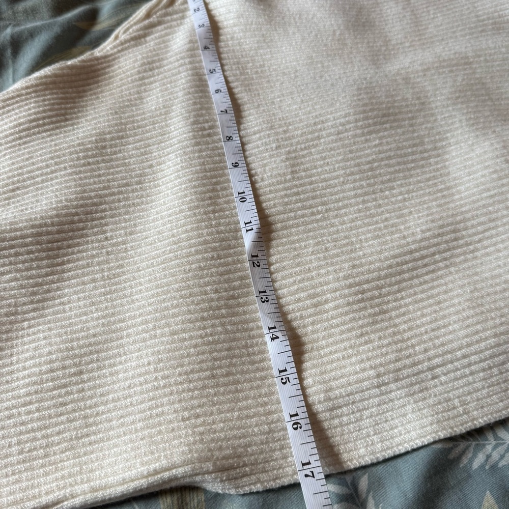 Zara Women's Cream Crew Neck Sweater - Picture 7 of 8
